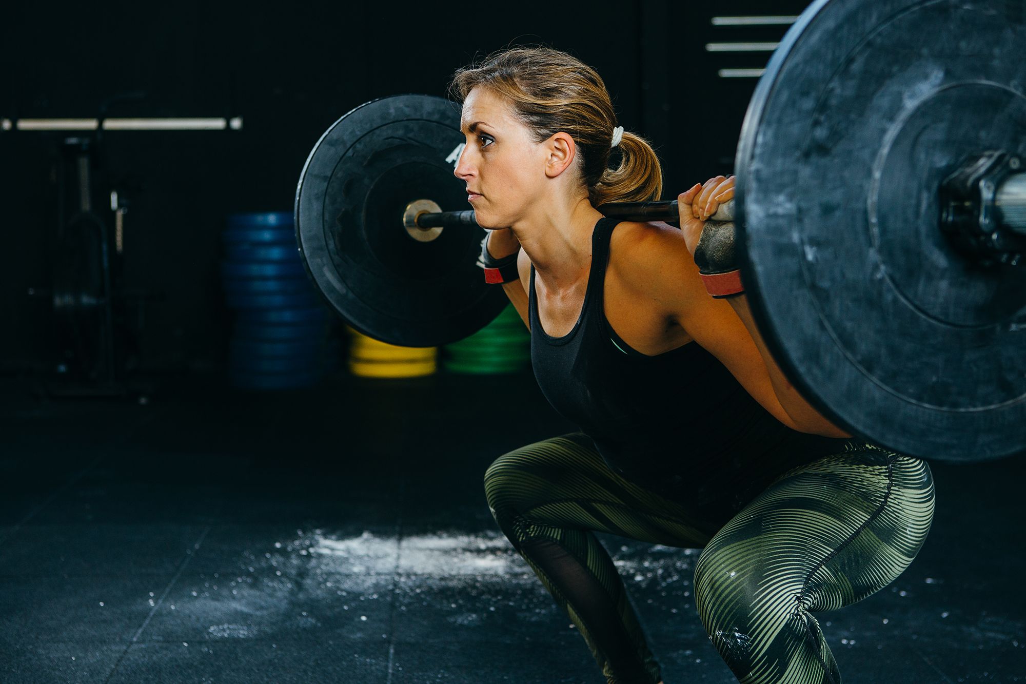 girl doing back squat